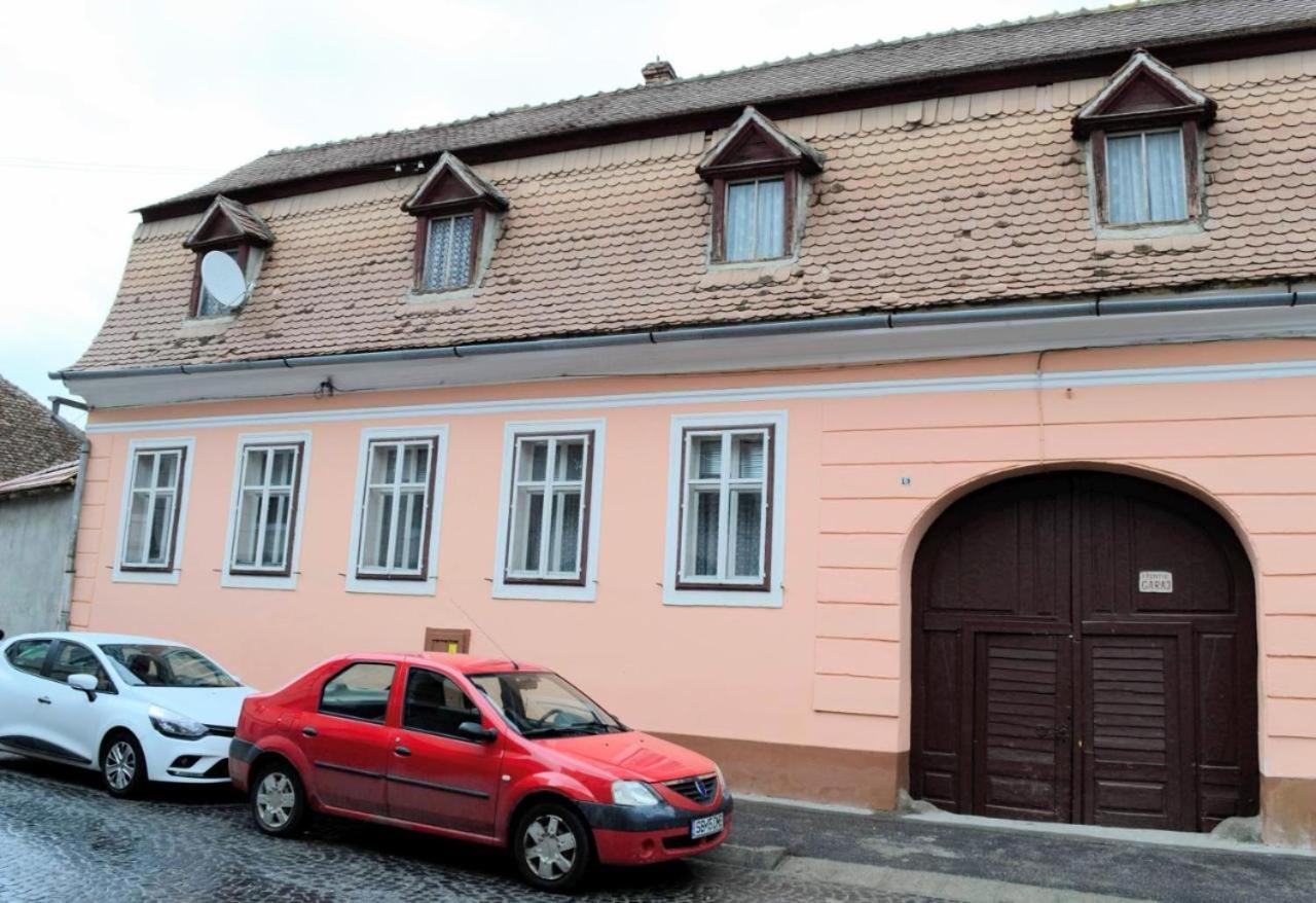 Twins Boutique Korsy Apartment Sibiu Bagian luar foto