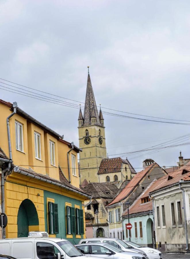Twins Boutique Korsy Apartment Sibiu Bagian luar foto