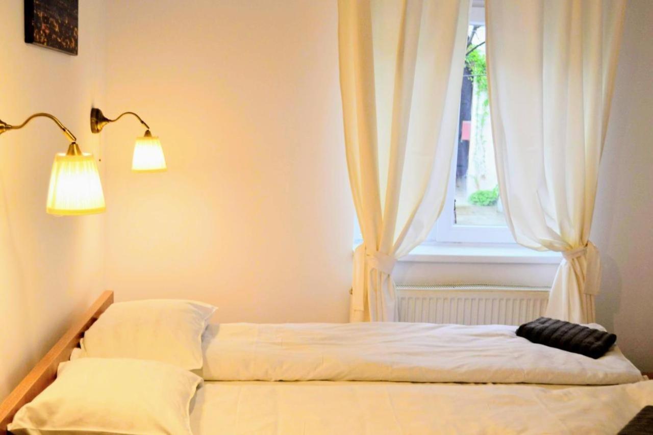Twins Boutique Korsy Apartment Sibiu Bagian luar foto